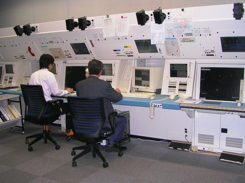レーダー管制室の画像