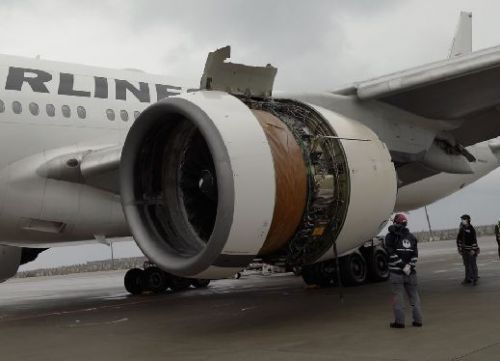 JAL B777-200のエンジン故障の画像